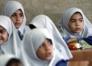 مدارس فرسوده برای این دانش آموزان خطرناک است