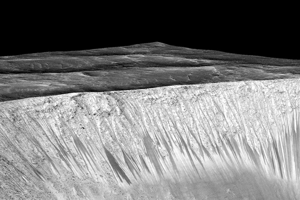 مریخ نورد Curiosity در تلاش برای نمونه برداری از آب روی مریخ