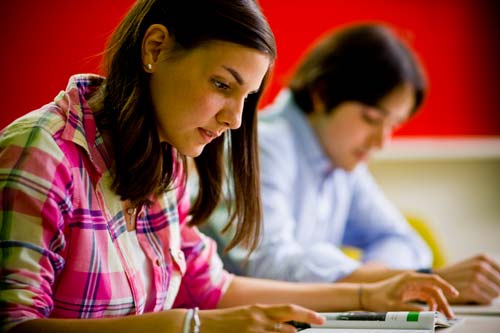 آزمون ماک آیلتس چیست؟ 6 فایده و چه کسی نیاز دارد؟