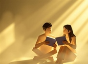 تفاوت حروف اضافه at و in در خصوص مکان (با مثال و تمرین)