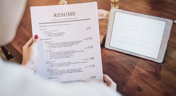 30 بهترین ترفند نوشتن رزومه به زبان انگلیسی (موفق و متفاوت)