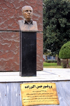 مطلب مرتبط: پروفسور اکبرزاده 