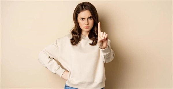 اورریتد (Overrated) یعنی چه؟ معنای واقعی و تأثیر آن در فرهنگ معاصر