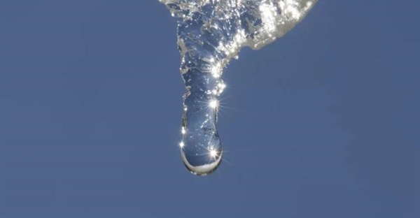 چگالی آب در دماهای مختلف چقدر است؟