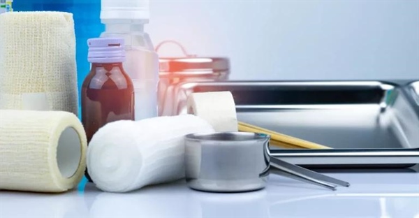 علت تشکیل حباب در اثر استفاده از آب اکسیژنه بر روی زخم‌ها چیست؟