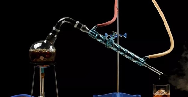 نقطه جوش الکل: بررسی دما و ویژگی‌ها