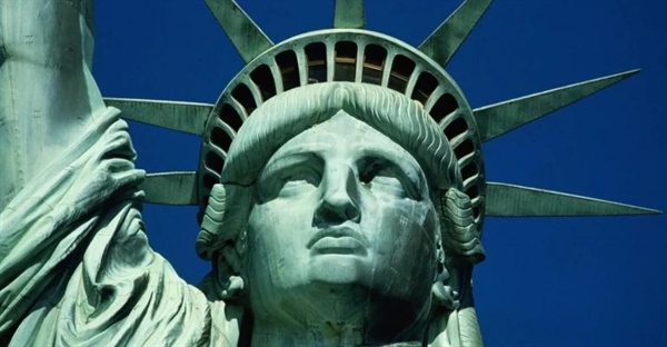 چرا مجسمه آزادی سبز رنگ است؟