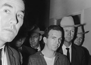 دلیل ترور جان اف. کندی توسط لی هاروی اسوالد: بررسی انگیزه ها و نظریه های توطئه