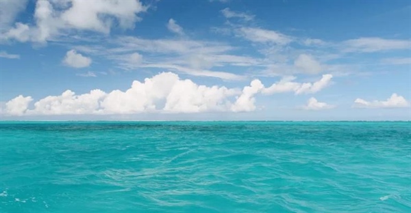 چرا رنگ دریا و اقیانوس آبی است؟ نگاهی علمی به این موضوع