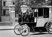 تاریخچه خود��وها: از موتور احتراق داخلی تا اختراعات انقلابی خودروهای مدرن