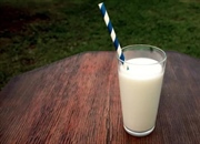 آیا شیر اسیدی است یا قلیایی؟ بررسی pH شیر و تغییرات آن