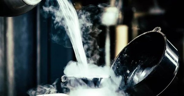 نیتروژن مایع چیست؟ + حقایق، ایمنی و کاربردها