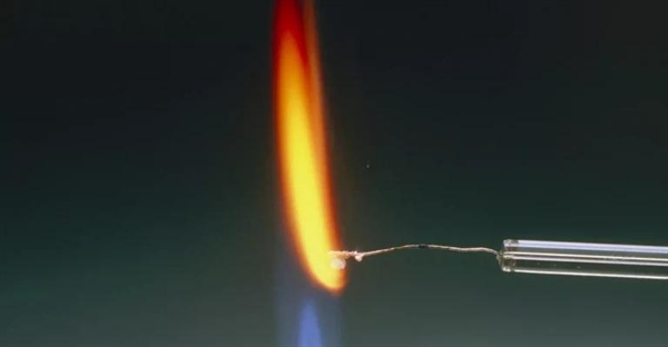 آزمایش شعله: روشی ساده برای شناسایی عناصر ناشناخته