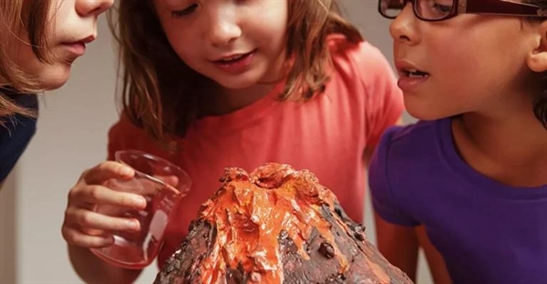 چگونه یک آتشفشان دودزا بسازیم؟