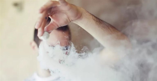 ساخت بمب دودزا با استفاده از توپ پینگ پنگ: آموزش گام به گام