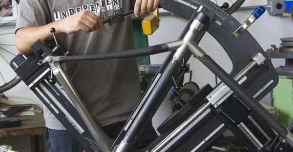 محصولاتی که امروزه از الیاف کربن استفاده می کنند