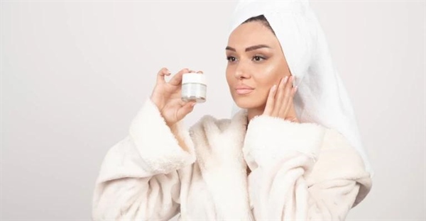 راهنمای خرید آبرسان: انتخاب بهترین محصول برای انواع پوست