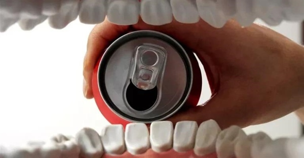 آزمایش تخم‌مرغ و نوشابه: آموزش بهداشت دهان و دندان به کودکان