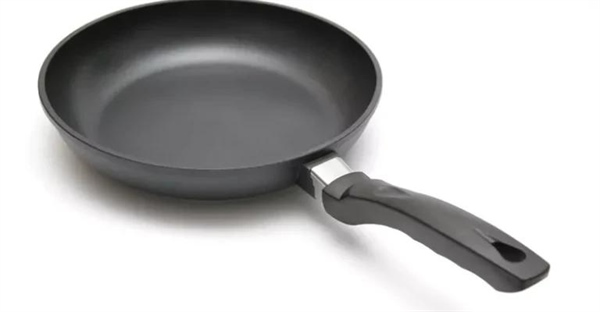 راز چسبندگی تفلون به ظروف نچسب: چگونه تفلون به تابه می‌چسبد؟