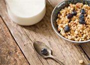 با این آزمایش ساده آهن موجود در غلات صبحانه را استخراج کنید!