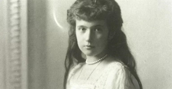 آناستازیا رومانوف: سرنوشت غم‌انگیز آخرین دوشس روسیه | بیوگرافی کامل