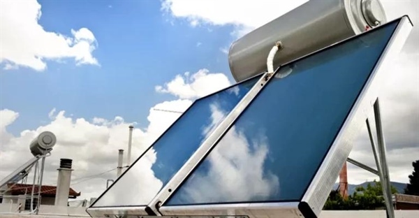 آبگرمکن خورشیدی: مزایا، قیمت و هر آنچه باید بدانید!