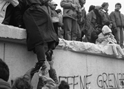 سقوط کمونیسم: از قدرت تا فروپاشی ایدئولوژی