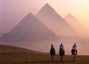 هرم بزرگ جیزه: رازهای شگفت‌انگیز و عظمت پابرجا در قلب مصر