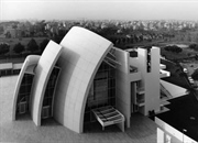 شگفت‌انگیزترین اختراعات سال 2008: از سیمان خورنده دود تا پلاستیک ادراری!