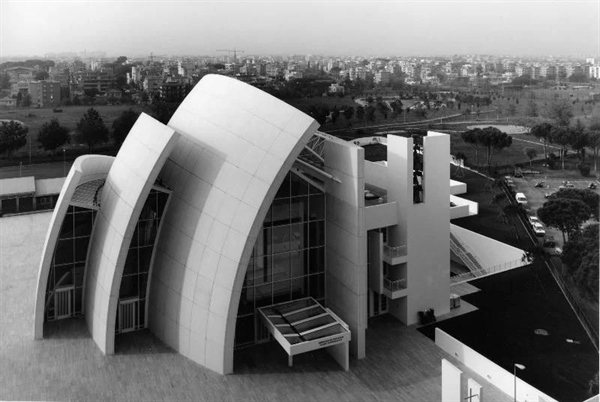 شگفت‌انگیزترین اختراعات سال 2008: از سیمان خورنده دود تا پلاستیک ادراری!