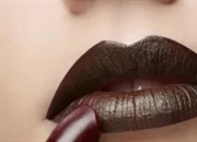 رژ لب: سفری رنگارنگ در تاریخچه این یار همیشگی آرایش