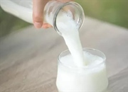 شیر بدون لاکتوز: چگونه تولید می‌شود و آیا برای شما مناسب است؟