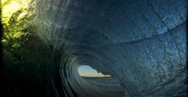 موج دریا چگونه شکل می گیرد و حرکت می کند؟