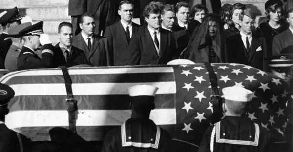 ترور جان اف. کندی: روایتی از یک حادثه تلخ و سوالات بی‌پاسخ