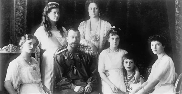 نیکلاس دوم، آخرین تزار روسیه: زندگی، سقوط و میراث رومانوف‌ها