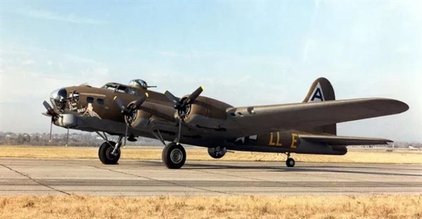 تاریخچه کامل بوئینگ B-17: قلعه پرنده افسانه‌ای جنگ جهانی دوم