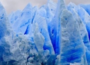 راز آبی بودن یخ: چرا یخچال‌ها و دریاچه‌های یخ‌زده فیروزه‌ای رنگ هستند؟