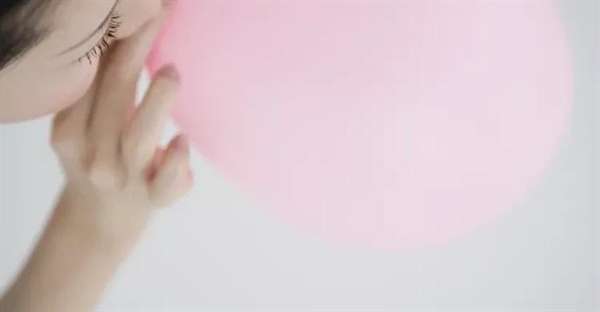 آیا استشمام هلیوم خطرناک است؟ عوارض و خطرات تنفس گاز هلیوم