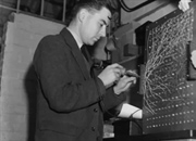 ENIAC: تاریخچه اولین کامپیوتر الکترونیکی جهان و تاثیر آن بر محاسبات مدرن