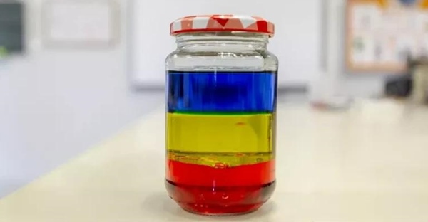 ساخت ستون چگالی رنگین‌کمانی: آموزش گام به گام و آزمایش علمی جذاب