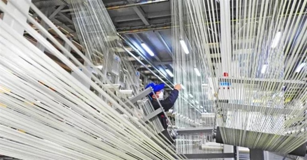 الیاف کربن چگونه ساخته می‌شوند؟ راهنمای جامع تولید، کاربردها و آینده فیبر کربنی