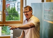 چرا لاتین یاد بگیریم؟ 7 فایده شگفت‌انگیز یادگیری زبان لاتین