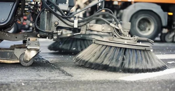 چه کسی کامیون جاروی خیابانی را اختراع کرد؟ معرفی چارلز بروکس