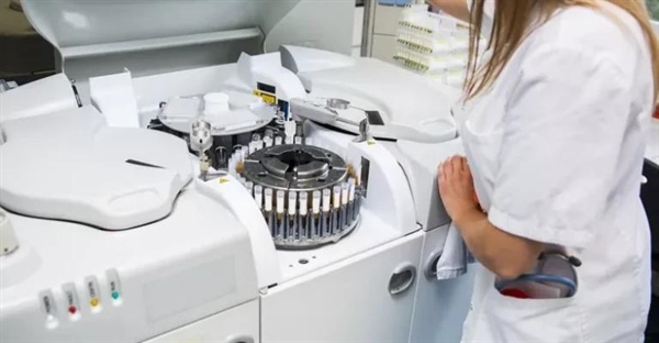 سانتریفیوژ چیست؟ کاربردها، انواع و نحوه عملکرد گریزانه