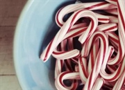 تاریخچه آبنبات عصایی: از کلیسای آلمان تا درخت کریسمس شما