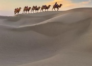 اشکانیان و جاده ابریشم: نقش واسطه‌گری، تجارت پنهان و رونق اقتصادی