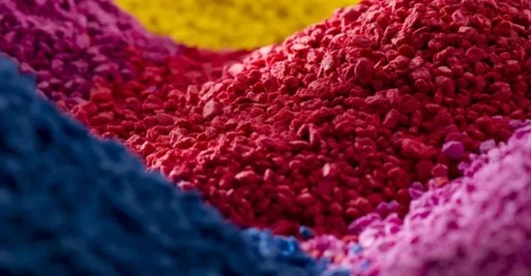 ترموپلاستیک یا ترموست؟ راهنمای جامع انتخاب بهترین رزین + مزایا و معایب