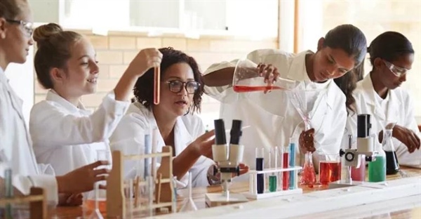 واکنش های شیمیایی: ۸ دلیل برای حیاتی بودن آنها در زندگی و جهان