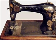 آیا چرخ خیاطی سینگر شما گنج پنهان دارد؟ داستان جیوه قرمز و چرخ‌های خیاطی!