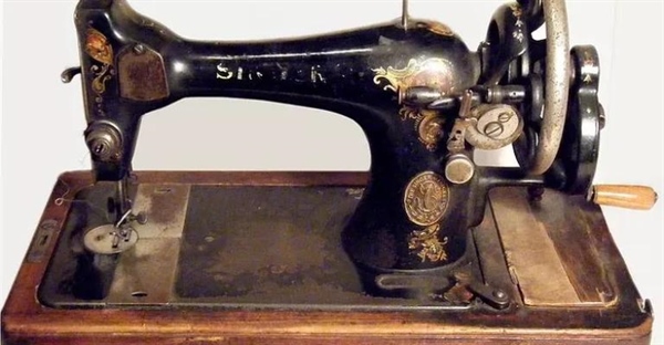 آیا چرخ خیاطی سینگر شما گنج پنهان دارد؟ داستان جیوه قرمز و چرخ‌های خیاطی!